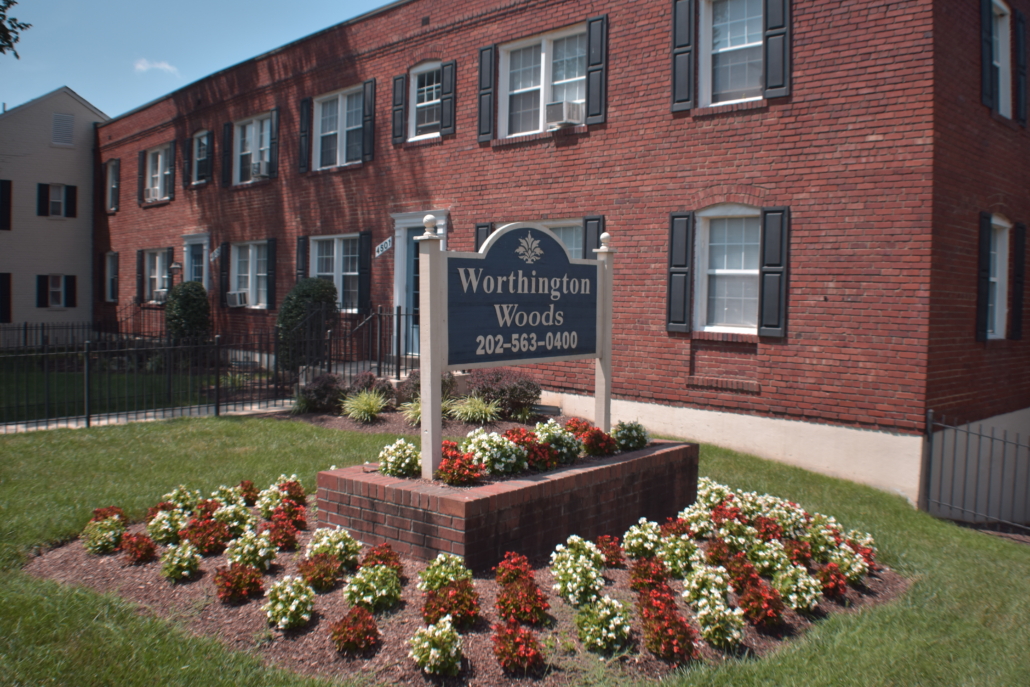 Worthington Woods Apartments sign
